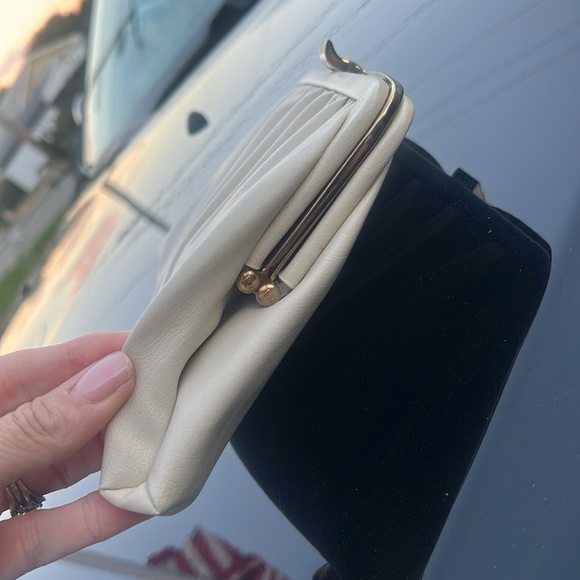 Vintage cream clutch - Picture 2 of 5